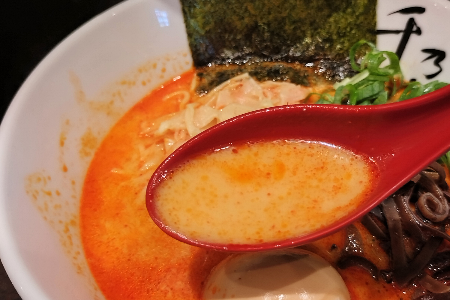 千乃家の鶏白湯辛口スープの写真