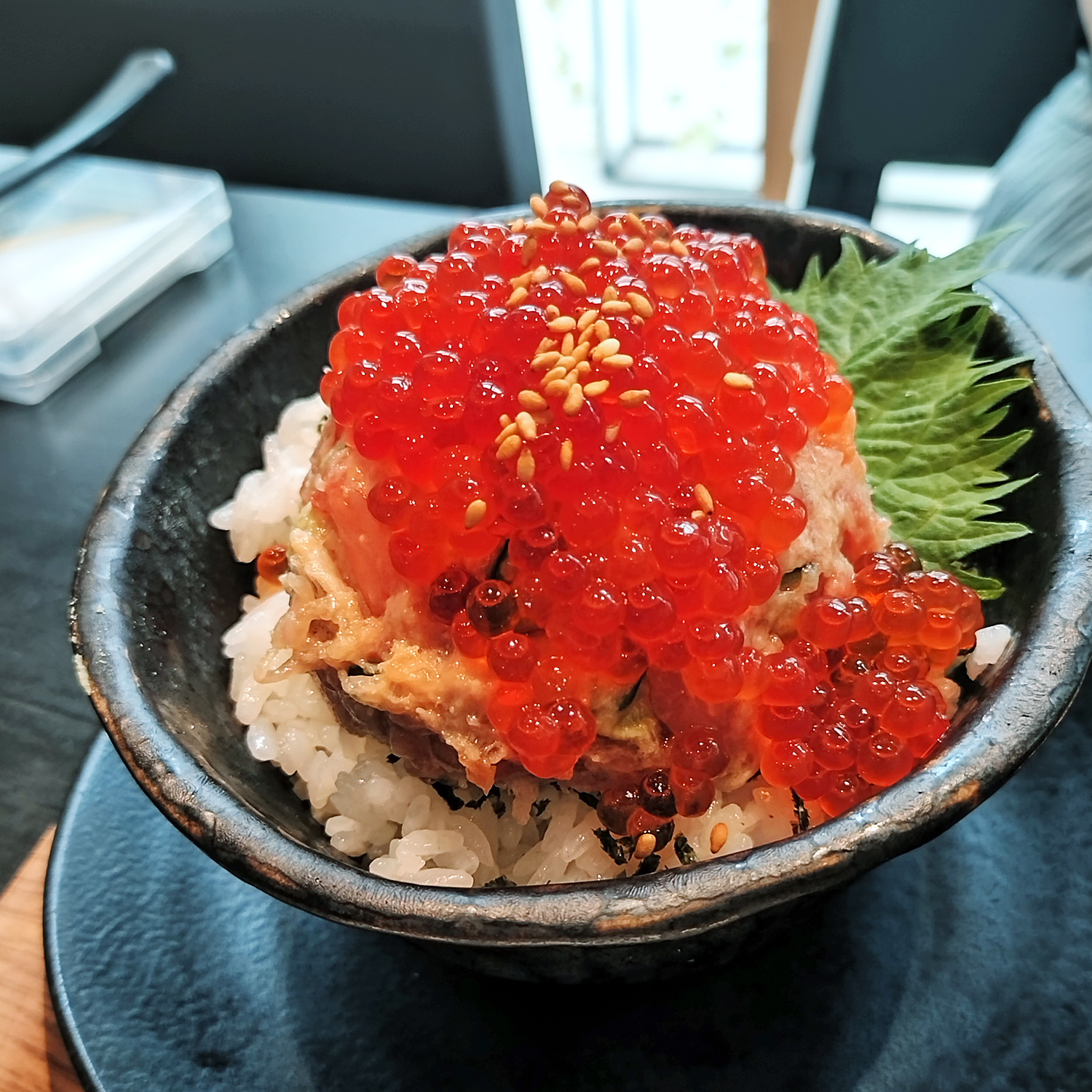 木更津海鮮丼kuttaのプレミアムKUTTA丼の写真