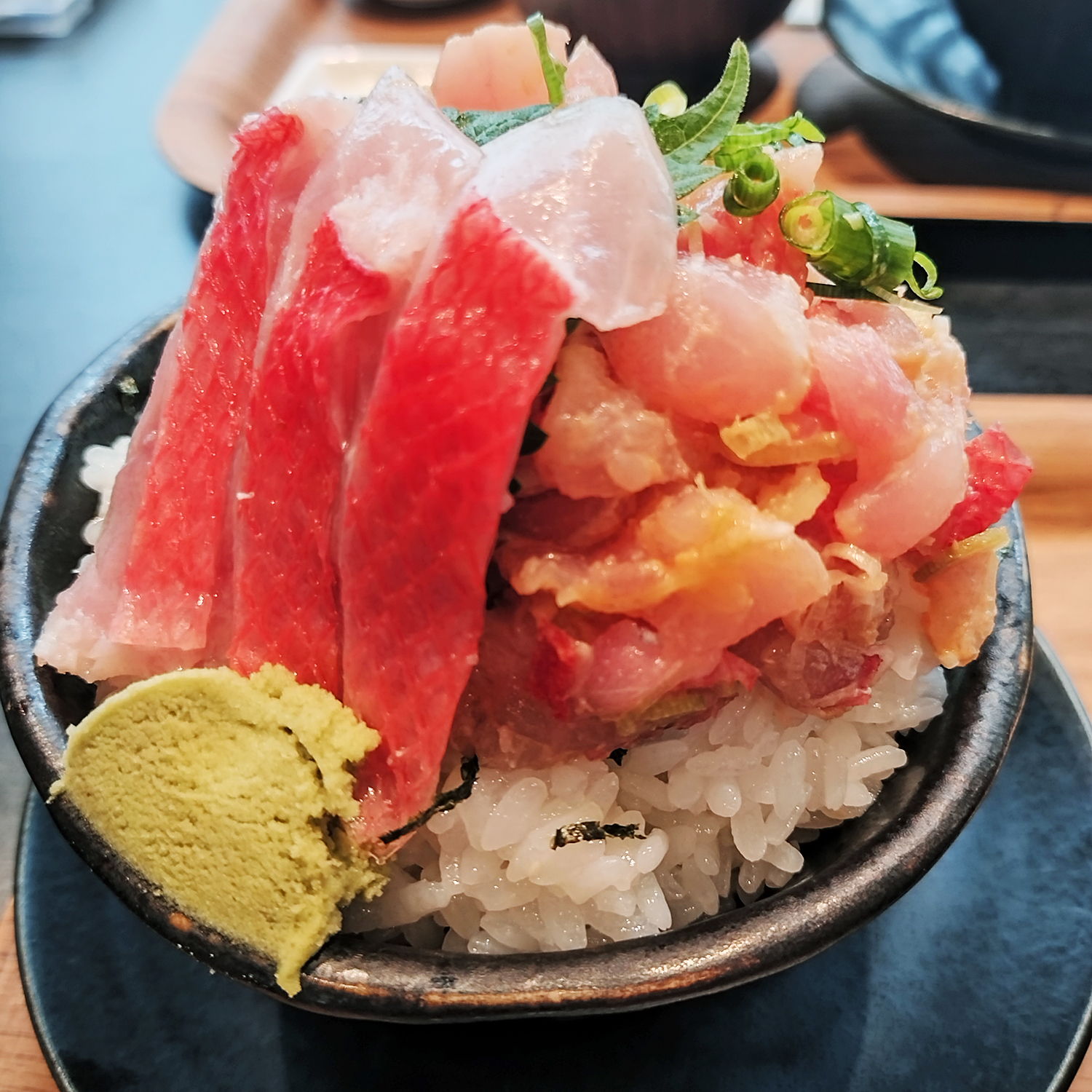 木更津海鮮丼kuttaの金目鯛のなめろう丼の写真