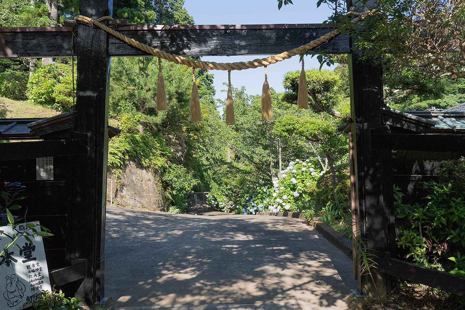 真野寺の鳥居の写真