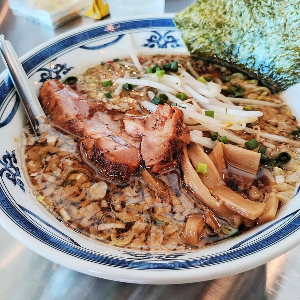 黒潮拉麺の醤油ラーメンの写真