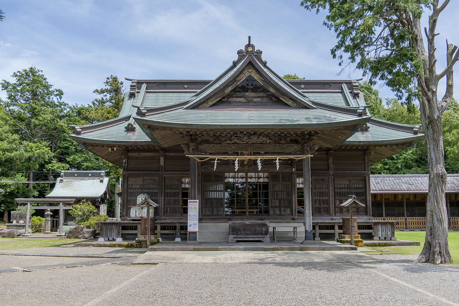 鶴谷八幡宮の拝殿の真正面写真