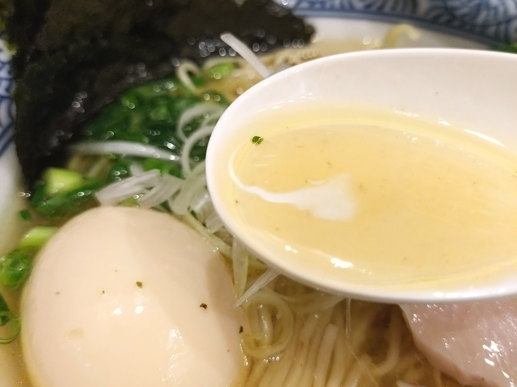 麺屋いとう_特製 芳醇鶏そば塩スープ